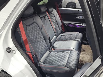 2021 Genesis GV70 — миниатюра 17