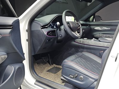 2021 Genesis GV70 — миниатюра 13