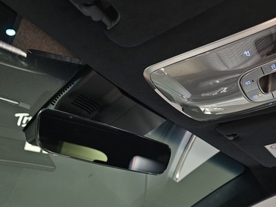 2021 Genesis GV70 — миниатюра 29
