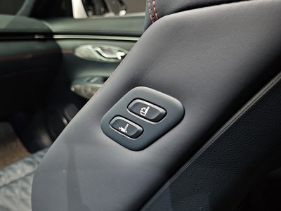 2021 Genesis GV70 — миниатюра 38