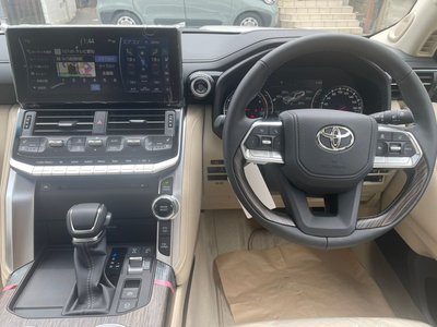 2024 Toyota LAND CRUISER 300 — миниатюра 18