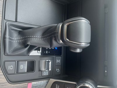 2024 Toyota LAND CRUISER 300 — миниатюра 21