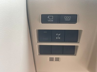 2024 Toyota LAND CRUISER 300 — миниатюра 26