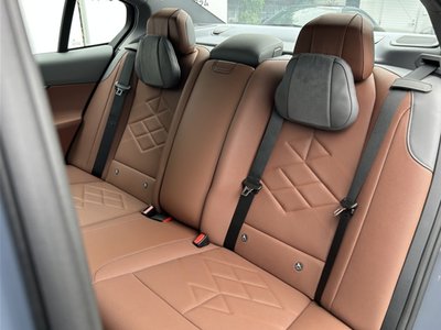 2025 BMW 5 SERIES — миниатюра 44