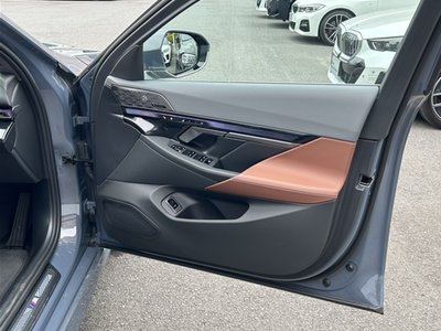 2025 BMW 5 SERIES — миниатюра 30