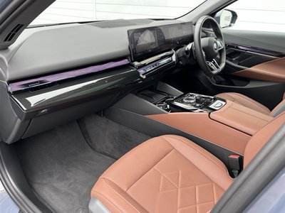 2025 BMW 5 SERIES — миниатюра 38