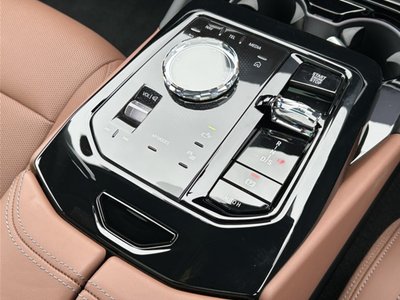 2025 BMW 5 SERIES — миниатюра 24