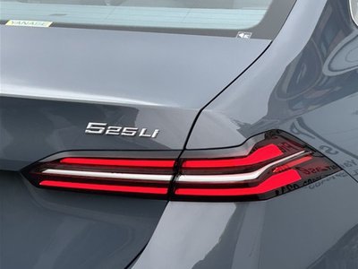 2025 BMW 5 SERIES — миниатюра 50