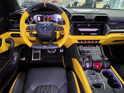 LAMBORGHINI URUS - 5