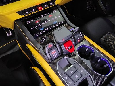 LAMBORGHINI URUS - 9