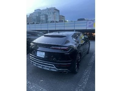 2023 Lamborghini URUS photo 4