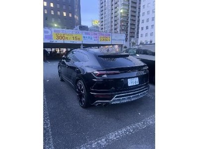 2023 Lamborghini URUS photo 3