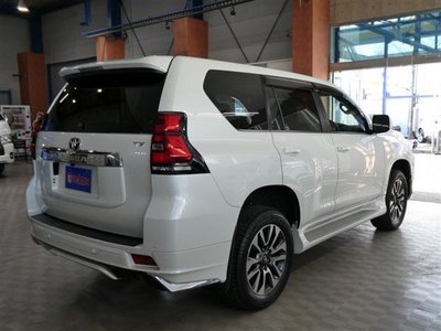 TOYOTA LAND CRUISER PRADO - 8