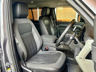 LAND ROVER DEFENDER - 7