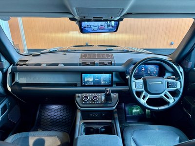 LAND ROVER DEFENDER - 4