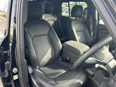 LAND ROVER DEFENDER - 2