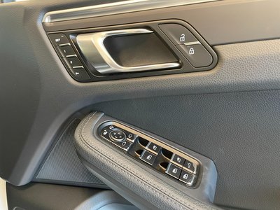 PORSCHE MACAN - 9