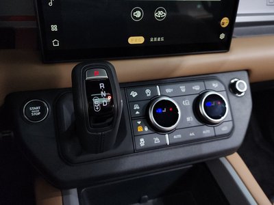 LAND ROVER DEFENDER - 9