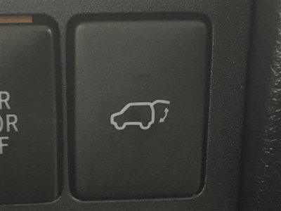 TOYOTA LAND CRUISER 200 - 9