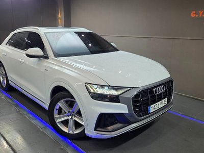 2021 AUDI Q8 — фото 1