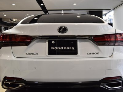 صورة 10 لـ 2021 Lexus LS