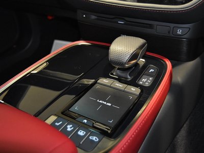 صورة مصغرة 17 لـ 2021 Lexus LS