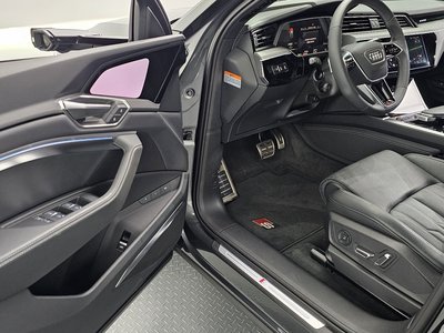 صورة 10 لـ 2024 AUDI SQ8 E-TRON