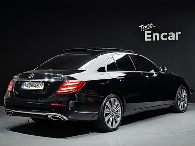 MERCEDES-BENZ E-CLASS - 4