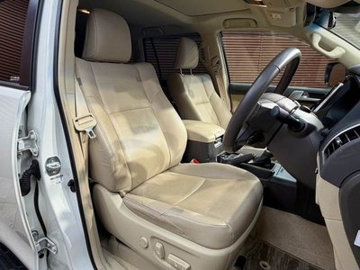 TOYOTA LAND CRUISER PRADO - 8