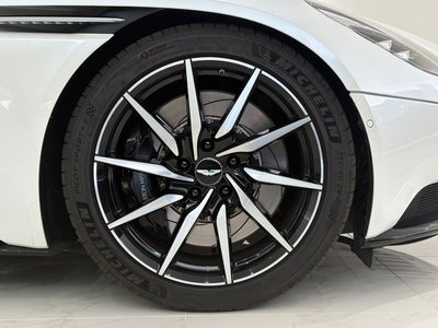 ASTON MARTIN DB11 - 3