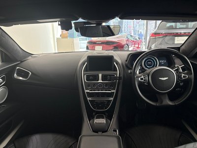 ASTON MARTIN DB11 - 2