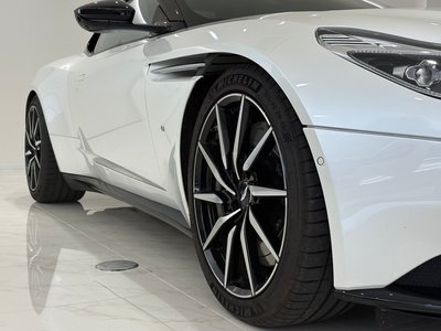 ASTON MARTIN DB11 - 5