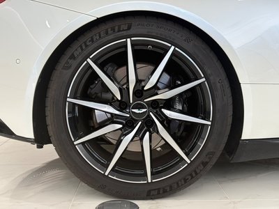 ASTON MARTIN DB11 - 7