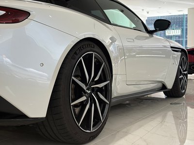 ASTON MARTIN DB11 - 6