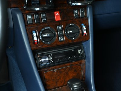1994 Mercedes-BENZ E-CLASS thumbnail 56