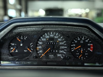 1994 Mercedes-BENZ E-CLASS thumbnail 54