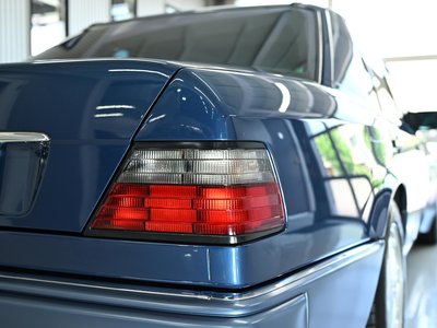 1994 Mercedes-BENZ E-CLASS thumbnail 19