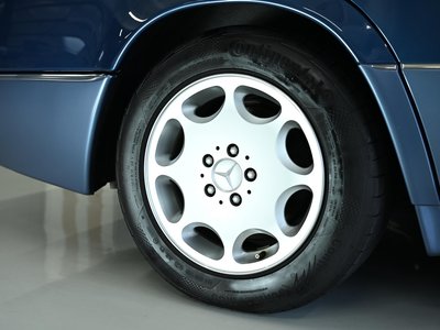 1994 Mercedes-BENZ E-CLASS thumbnail 32