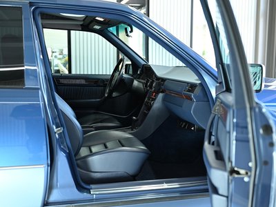 1994 Mercedes-BENZ E-CLASS thumbnail 60