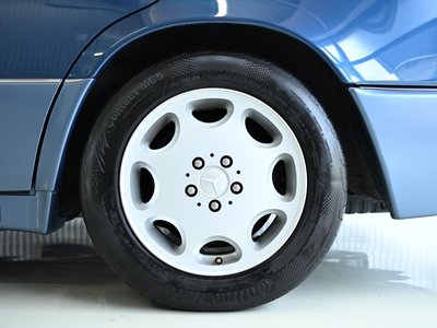 1994 Mercedes-BENZ E-CLASS thumbnail 29