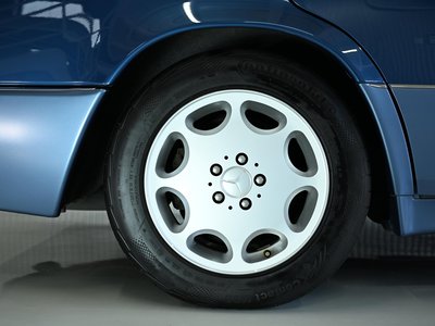1994 Mercedes-BENZ E-CLASS thumbnail 31