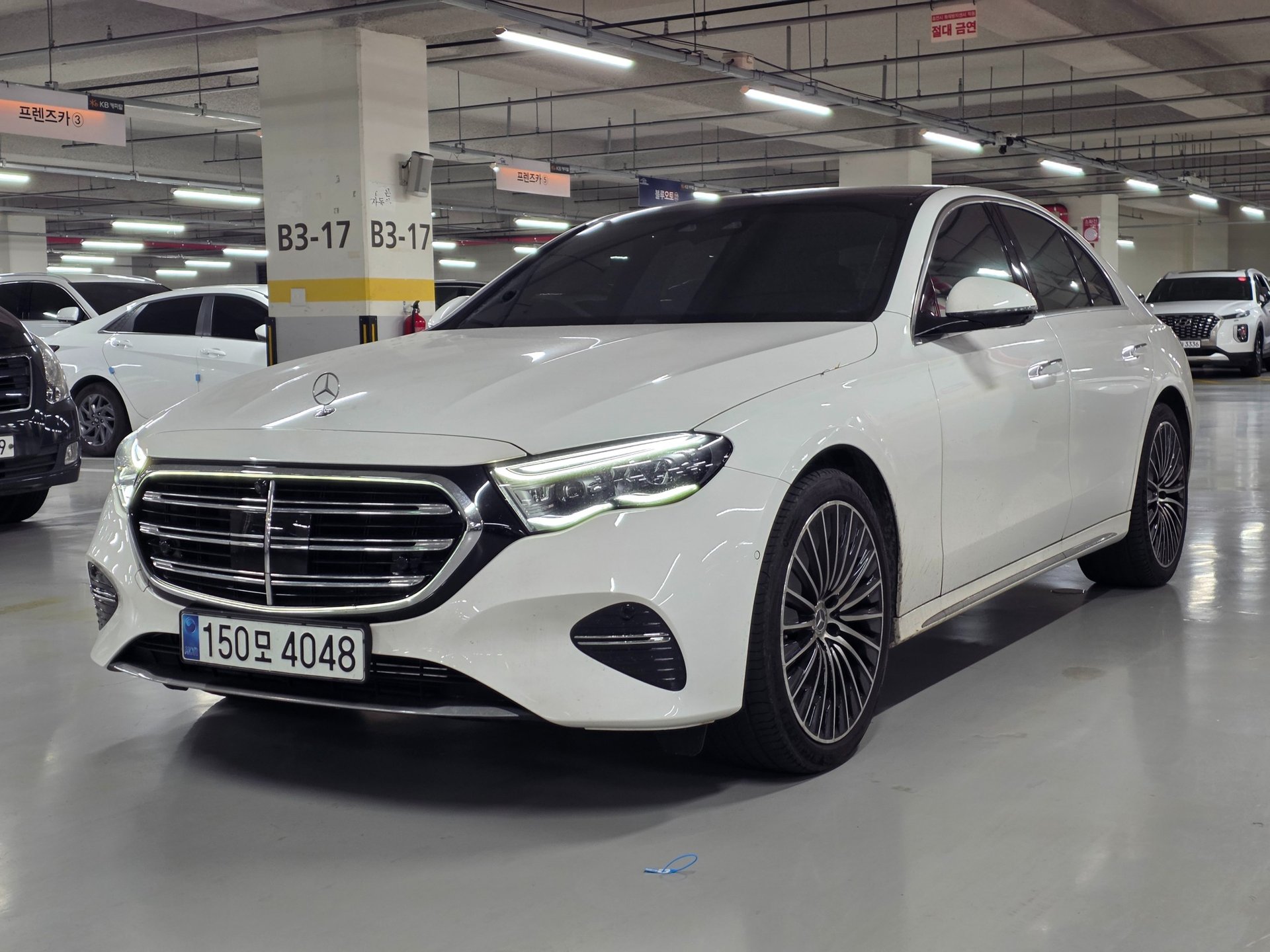 MERCEDES-BENZ E-CLASS - View 1