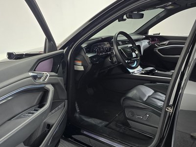 AUDI E-TRON - 10