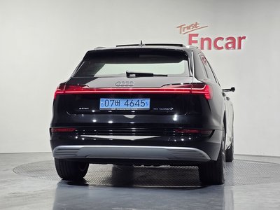 AUDI E-TRON - 4