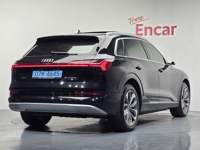 AUDI E-TRON - 3