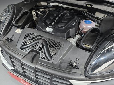 PORSCHE MACAN - 7