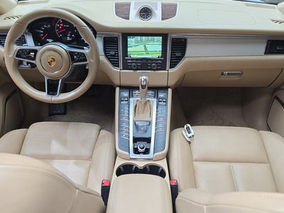 PORSCHE MACAN - 5