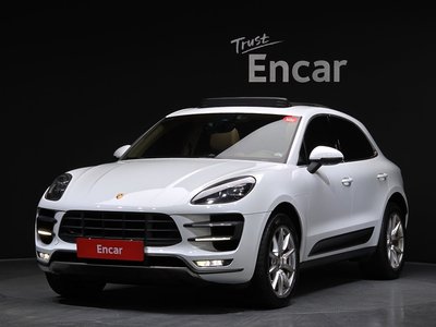 PORSCHE MACAN - 1