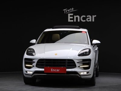 PORSCHE MACAN - 2