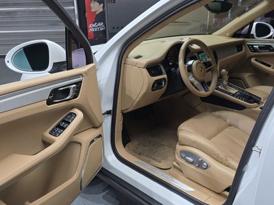 PORSCHE MACAN - 10